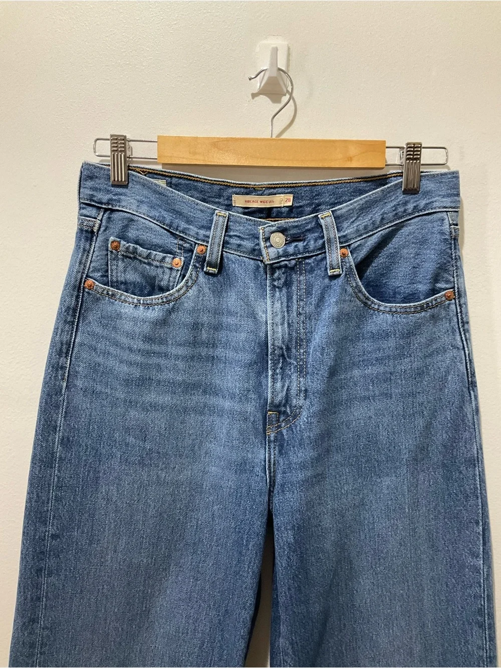 Levi's Women's Ribcage Wide Leg Size 28